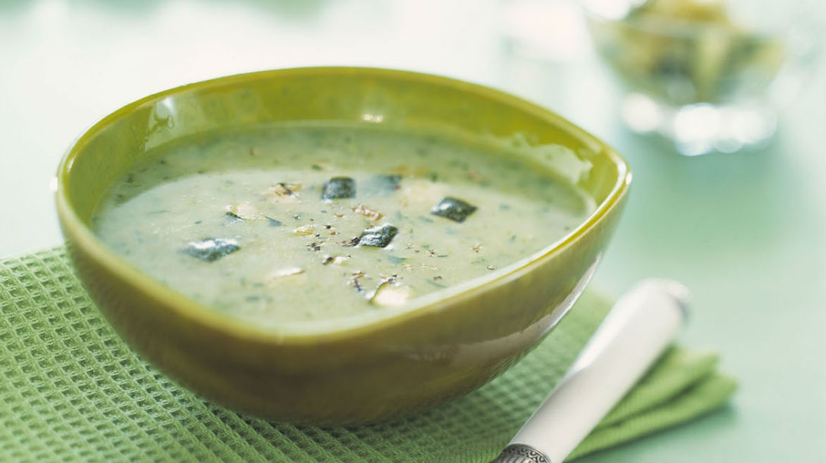 aardappelroomsoep-met-andijvie-en-zalm