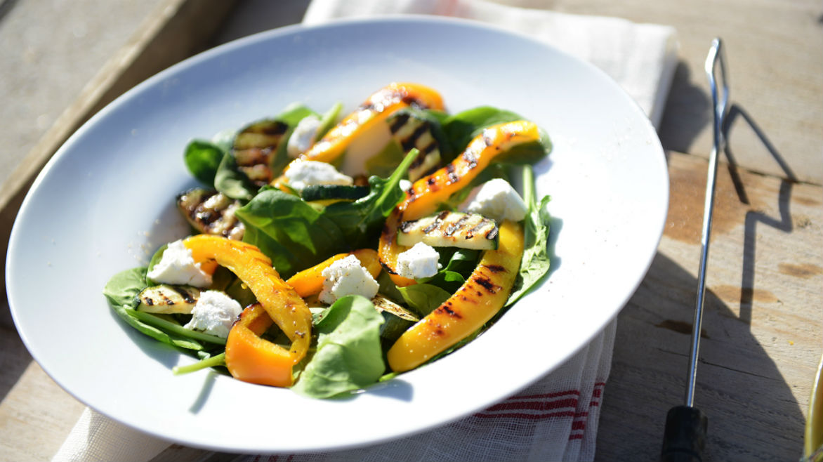 VO_Salade gegrilde paprika courgette en spinazie