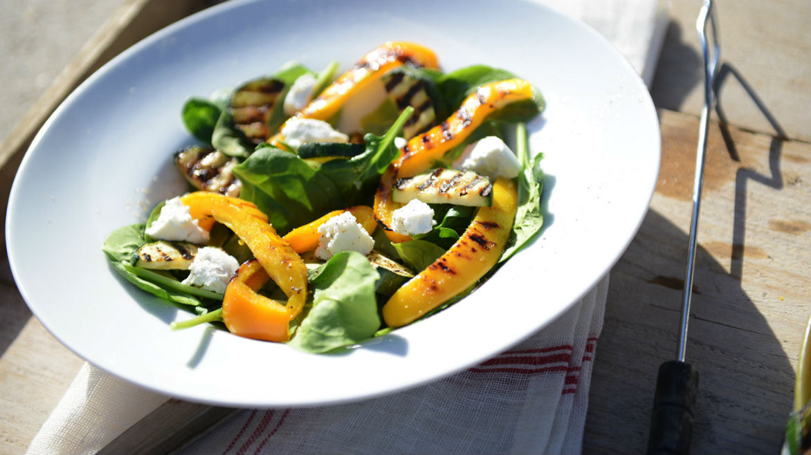 VO_Salade gegrilde paprika courgette en spinazie