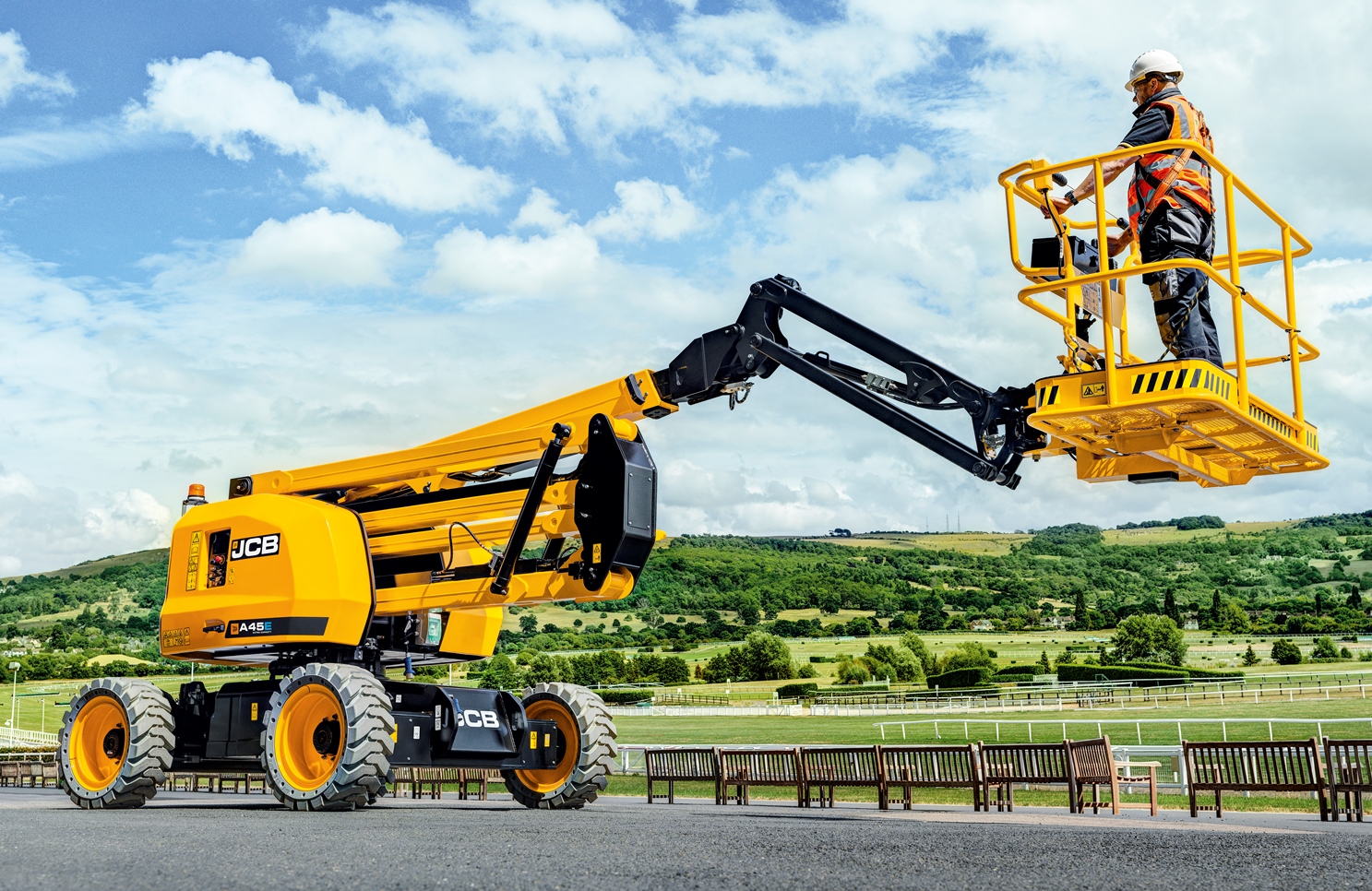 New booms and scissors from JCB