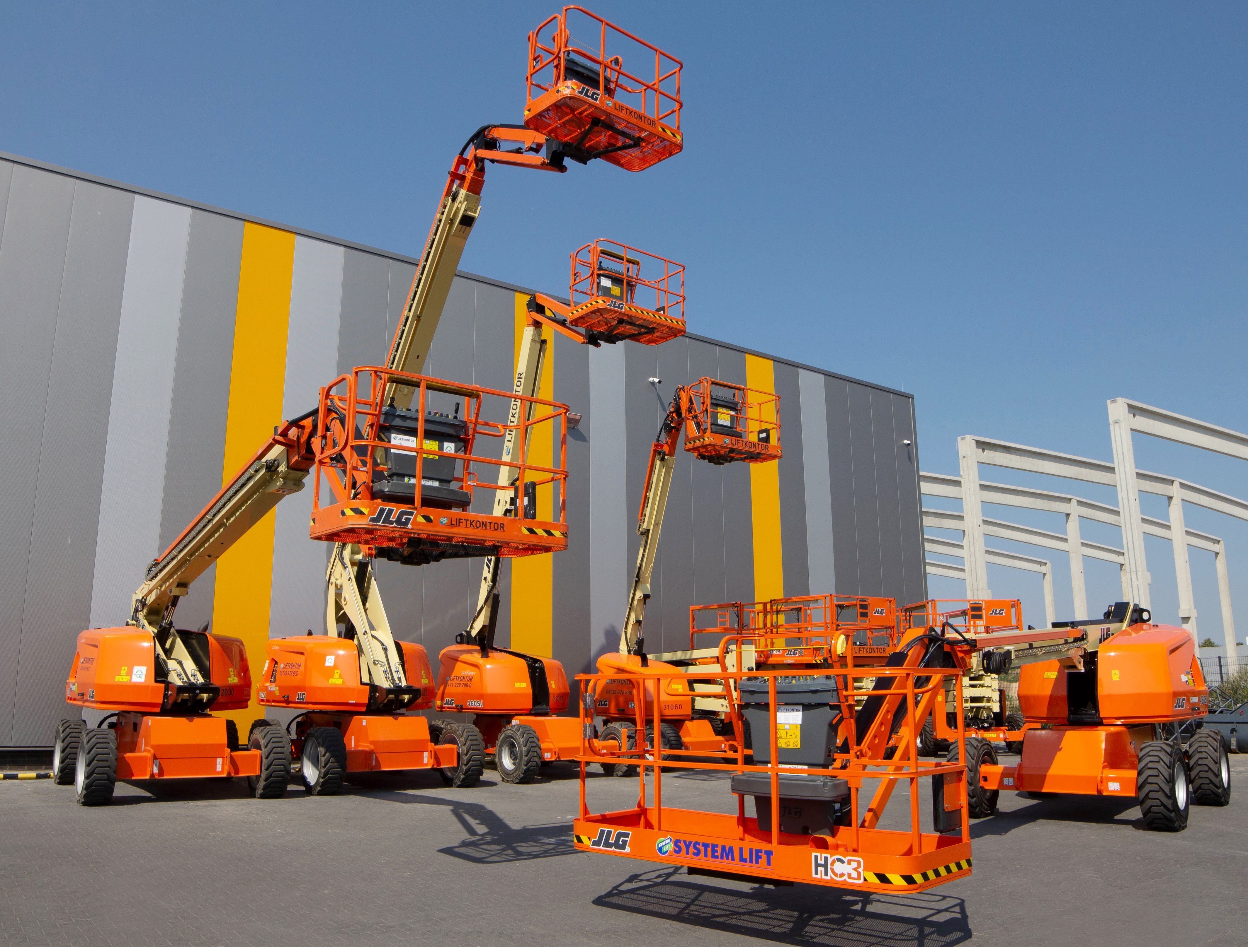 560 JLG lifts for System Lift
