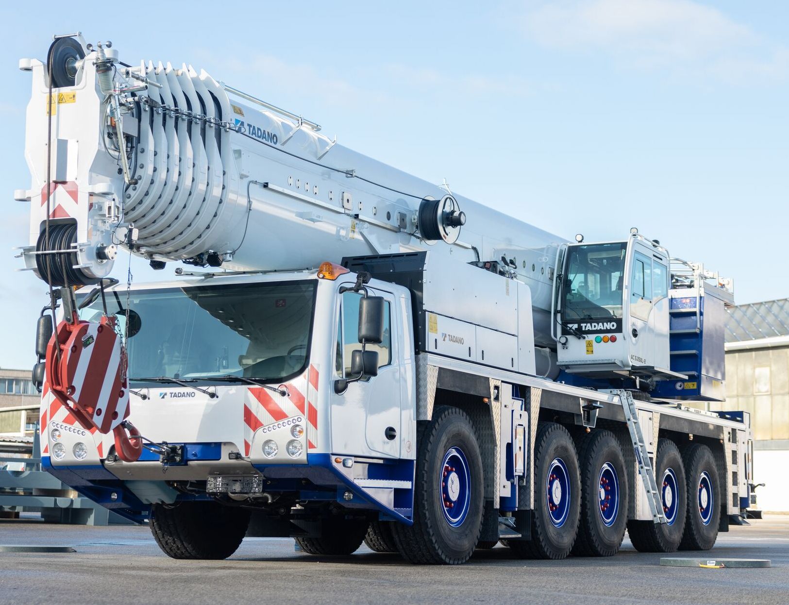 Tadano to launch 250t long boom | Vertikal.net