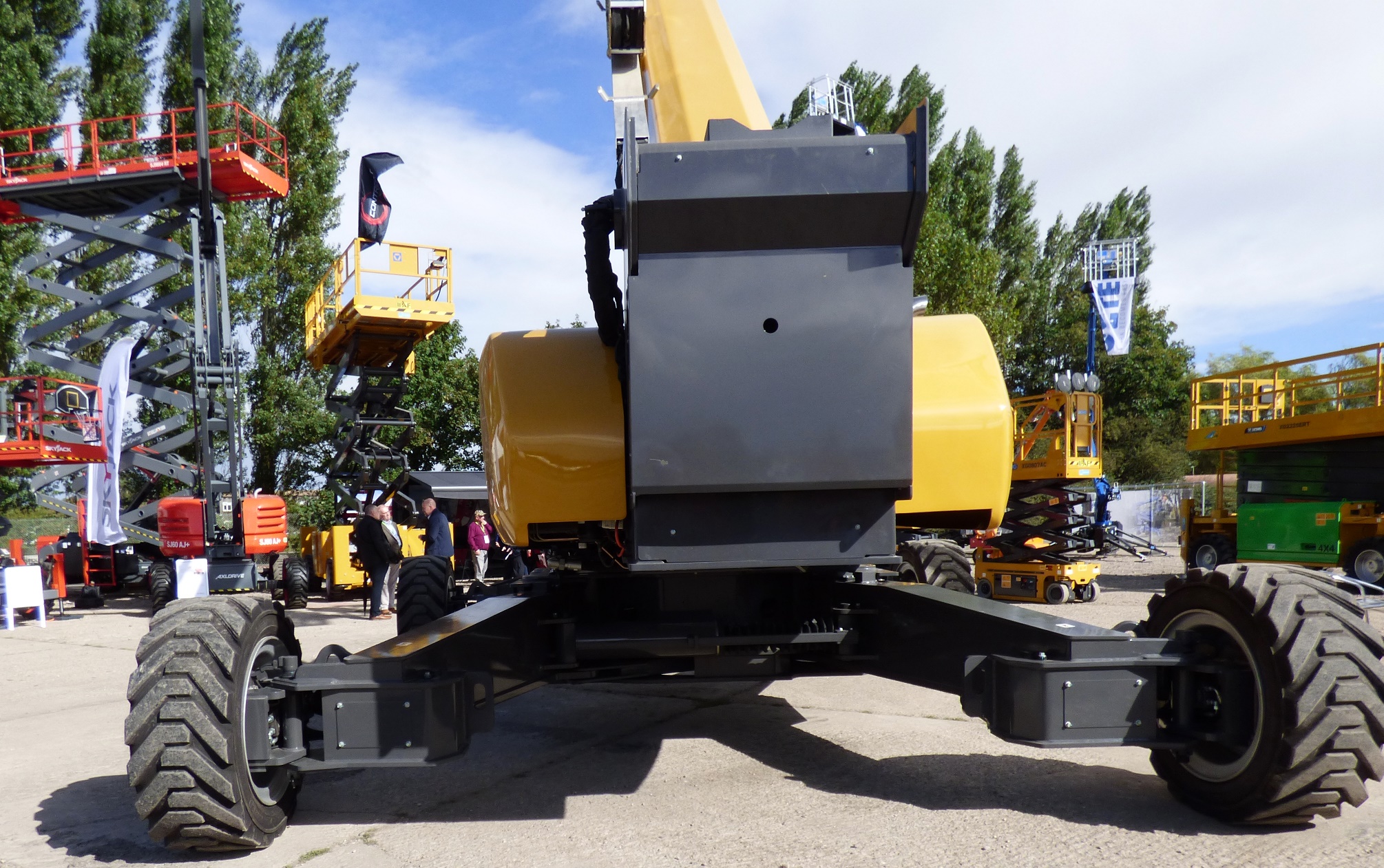 A bigger articulated boom | Vertikal.net