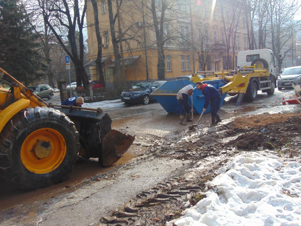 Služba za održavanje vodovodne mreže i objekata:  POPRAVKA KVAROVA U ULICI FRANJE RAČKOG 