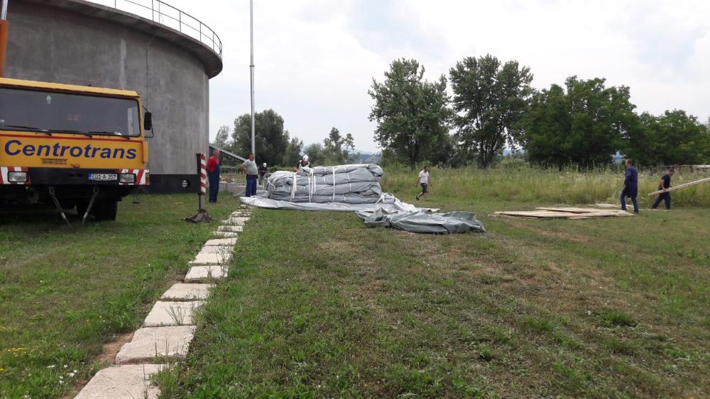 Predstavnici austrijske firme „Sattler“ na Butilama: POČELA MONTAŽA MEMBRANE BALONA BIOGASA
