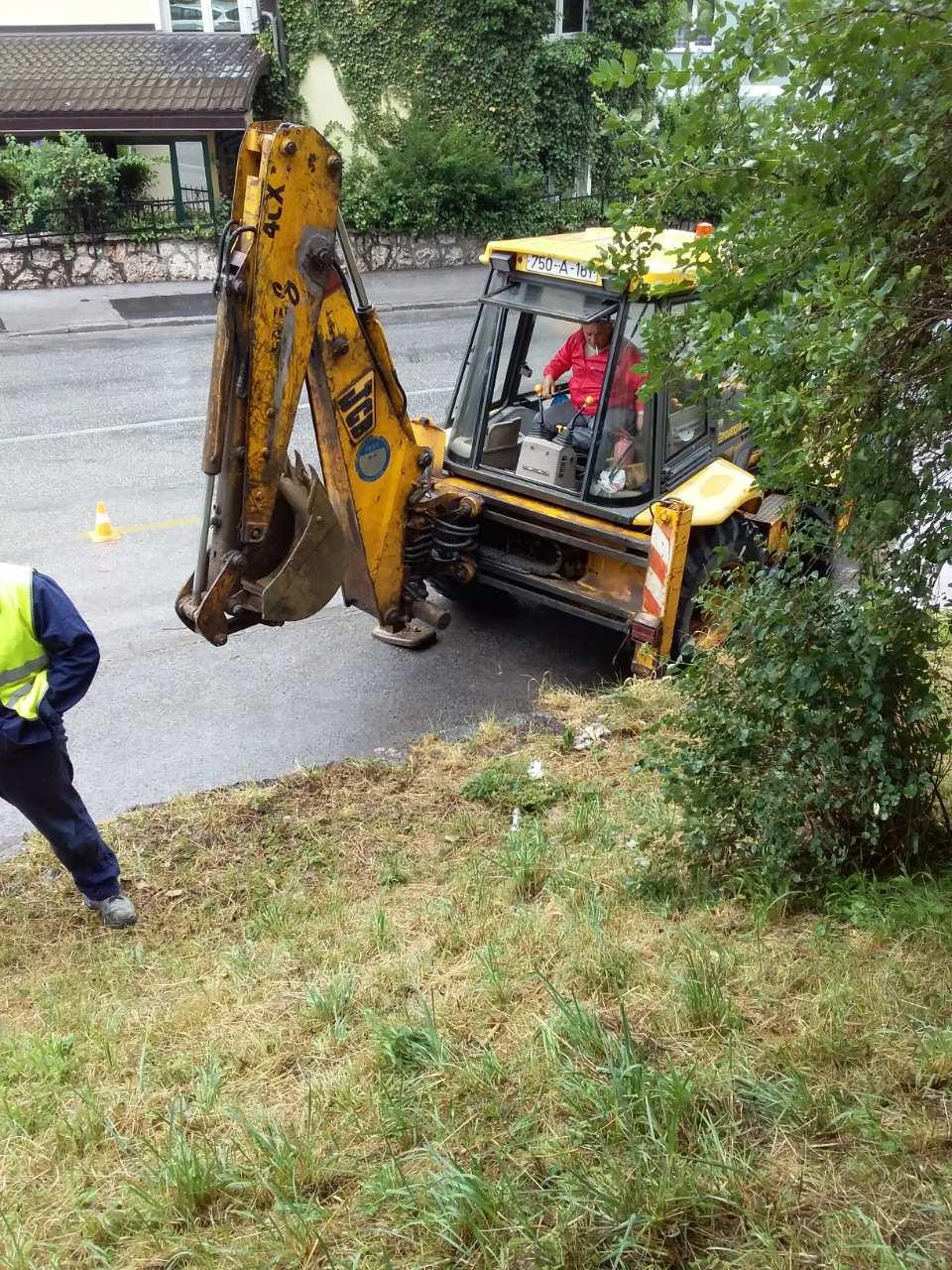 Služba za održavanje kanalizacione mreže i objekata:  POPRAVKA PRIKLJUČNOG KANALA