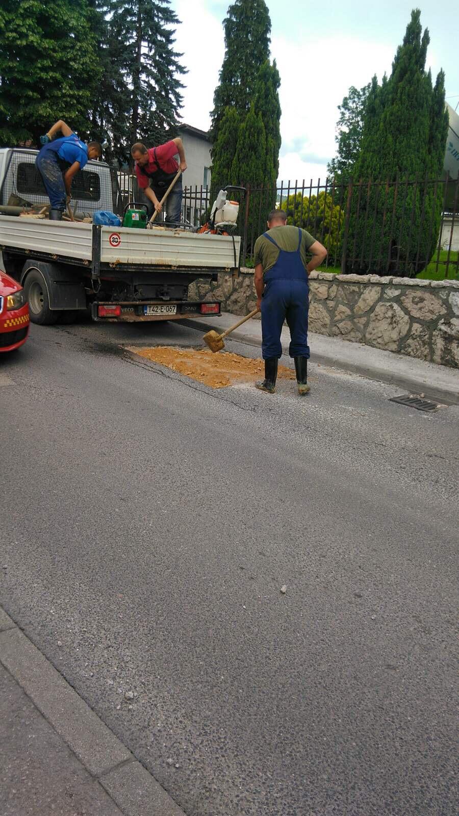 Dežurna ekipa Službe za održavanje vodovodne mreže i objekata:  POPRAVKE KVAROVA I SANACIJE ISKOPA 