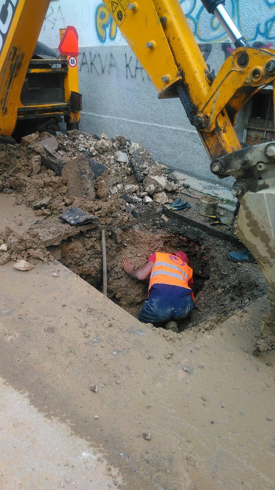 Služba za održavanje vodovodne mreže i objekata:  RADOVI  NA  POPRAVKAMA  KVAROVA