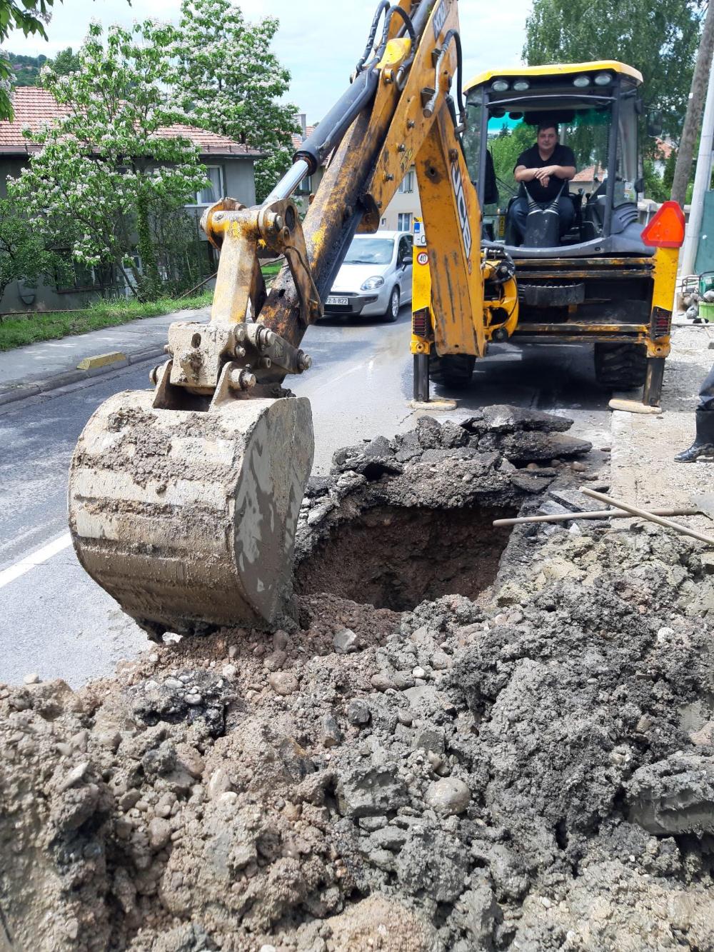 Služba za održavanje vodovodne mreže i objekata:  RADOVI NA VODOVODNOJ MREŽI