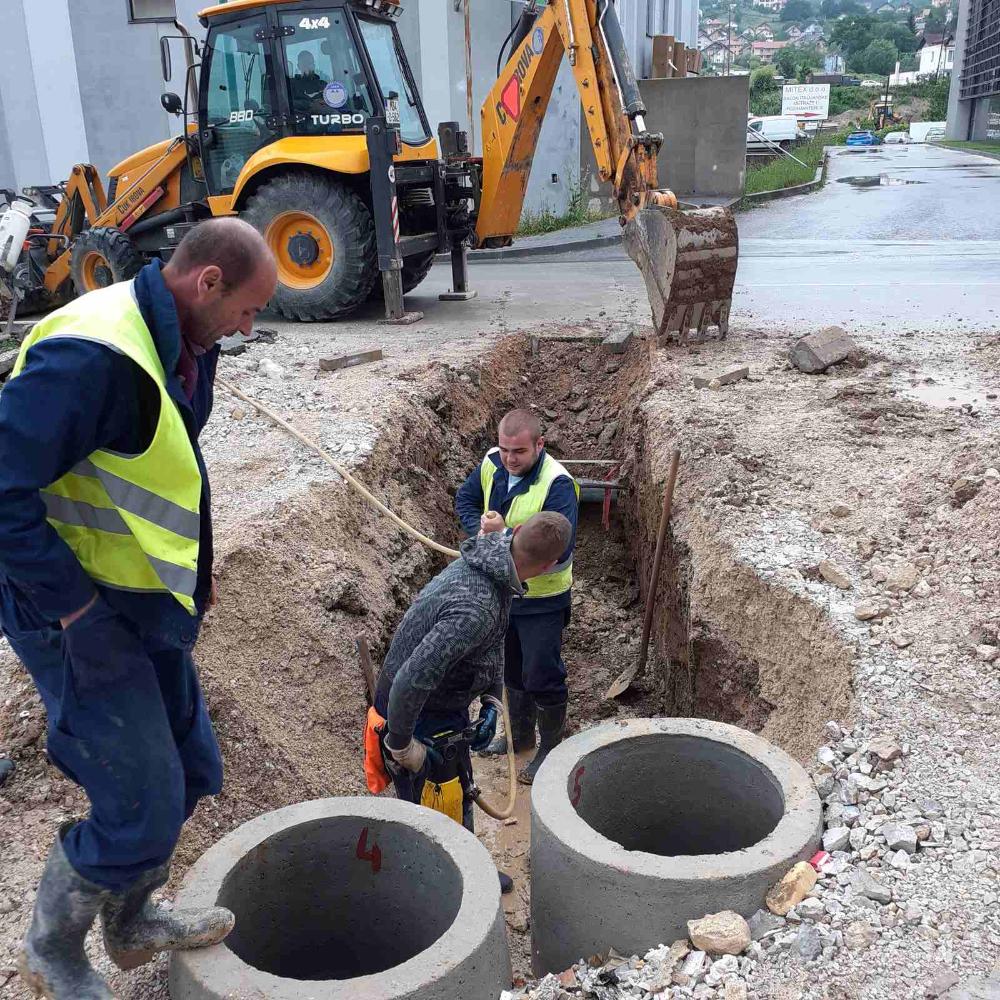Služba za održavanje kanalizacione mreže i objekata:  RADOVI NA IZRADI SEPARATNOG PRIKLJUČKA