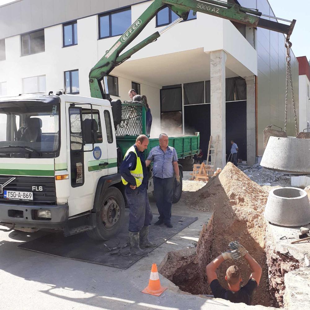 Služba za održavanje kanalizacione mreže i objekata:  RADOVI NA KANALIZACIONOJ MREŽI