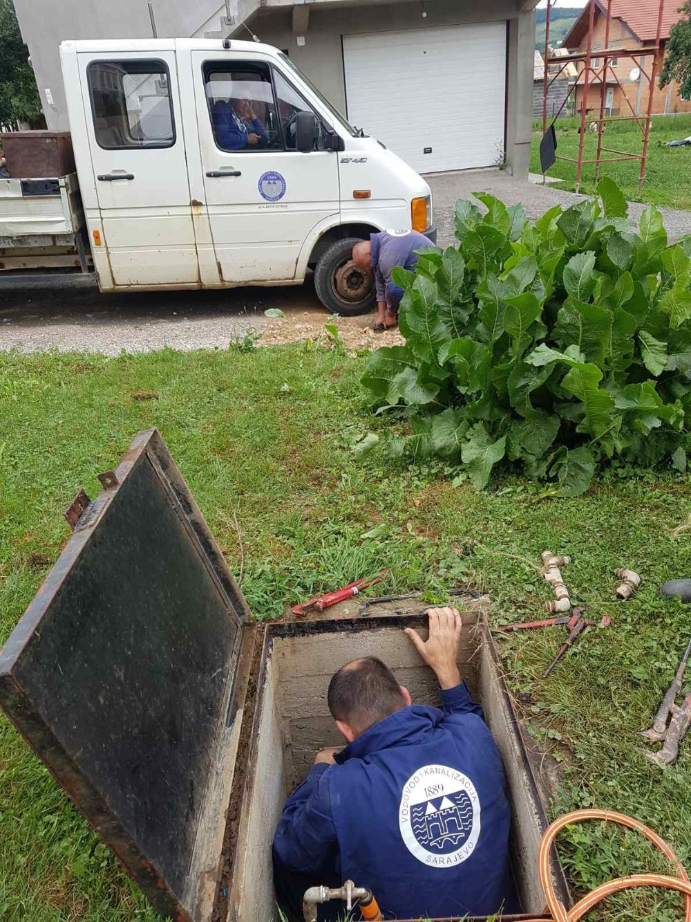 Služba za održavanje vodovodne mreže i objekata:  POPRAVKE KVAROVA NA VODOVODNOJ MREŽI 