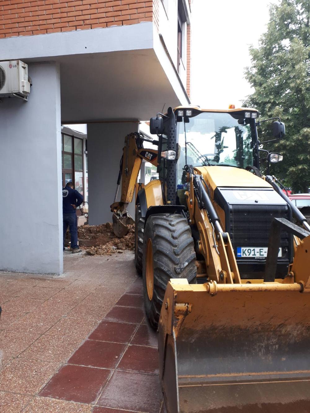 Služba za održavanje vodovodne mreže i objekata:  POPRAVKE KVAROVA NA VODOVODNOJ MREŽI 