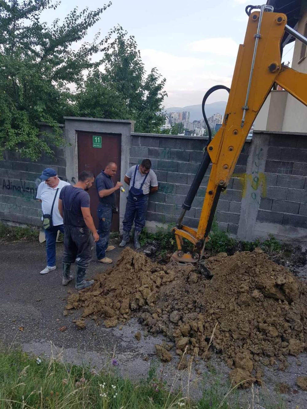 Dežurna ekipa:  U  TOKU  RADOVI  NA  POPRAVKAMA   KVAROVA 