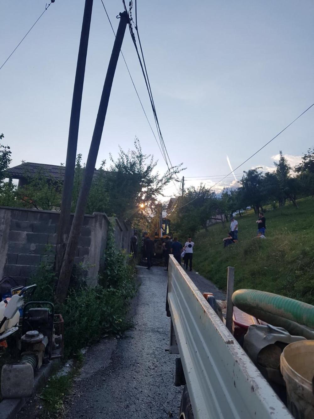 Dežurna ekipa:  U  TOKU  RADOVI  NA  POPRAVKAMA   KVAROVA 