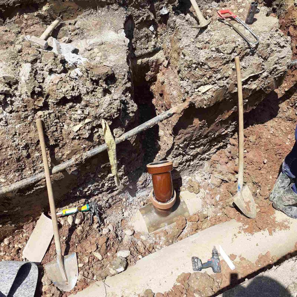 Služba za održavanje kanalizacione mreže i objekata: RADOVI NA KANALIZACIONOJ MREŽI 