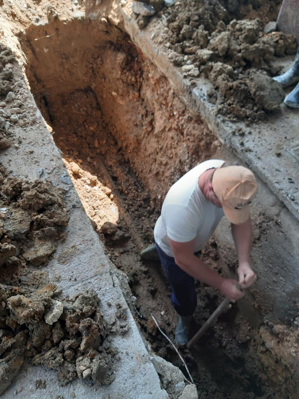 Služba za održavanje vodovodne mreže i objekata:  POPRAVKE KVAROVA NA VODOVODNOJ MREŽI 