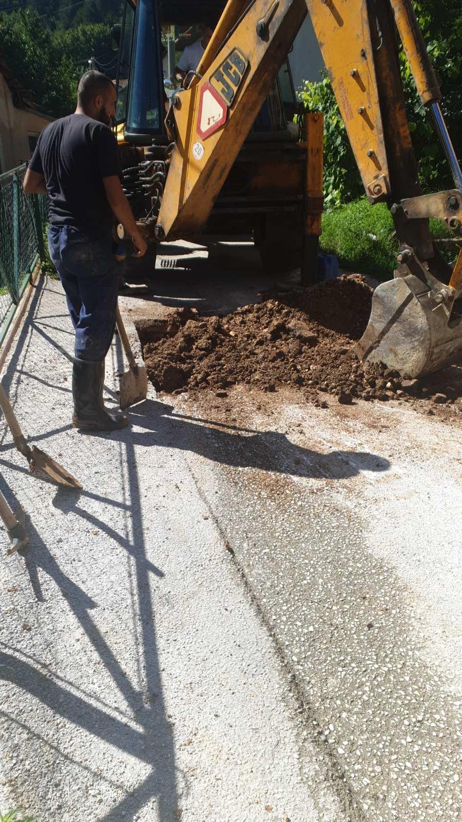 Služba za održavanje vodovodne mreže i objekata:  POPRAVKE KVAROVA NA VODOVODNOJ MREŽI