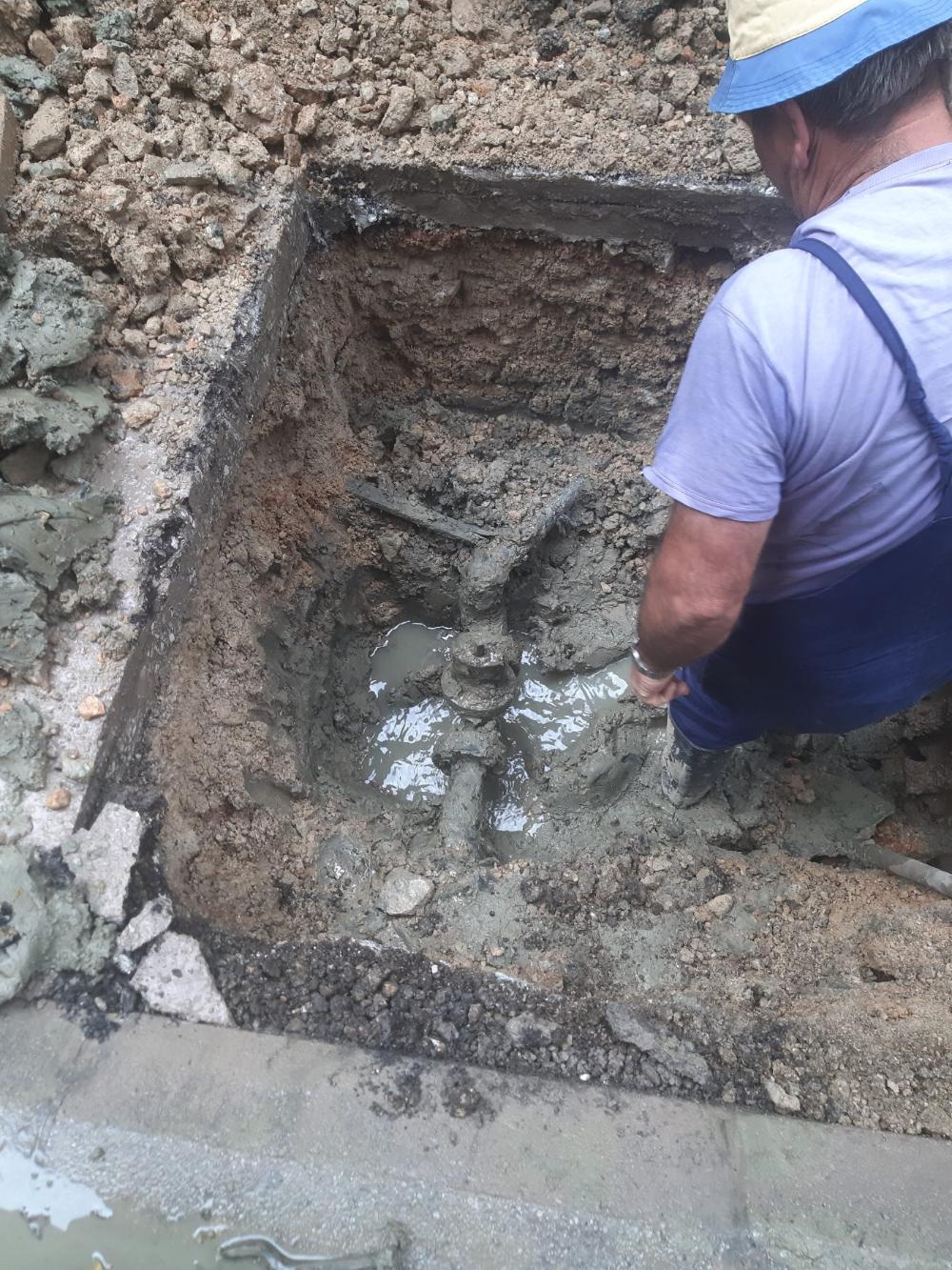 Služba za održavanje vodovodne mreže i objekata:  RADOVI NA VODOVODNOJ MREŽI 