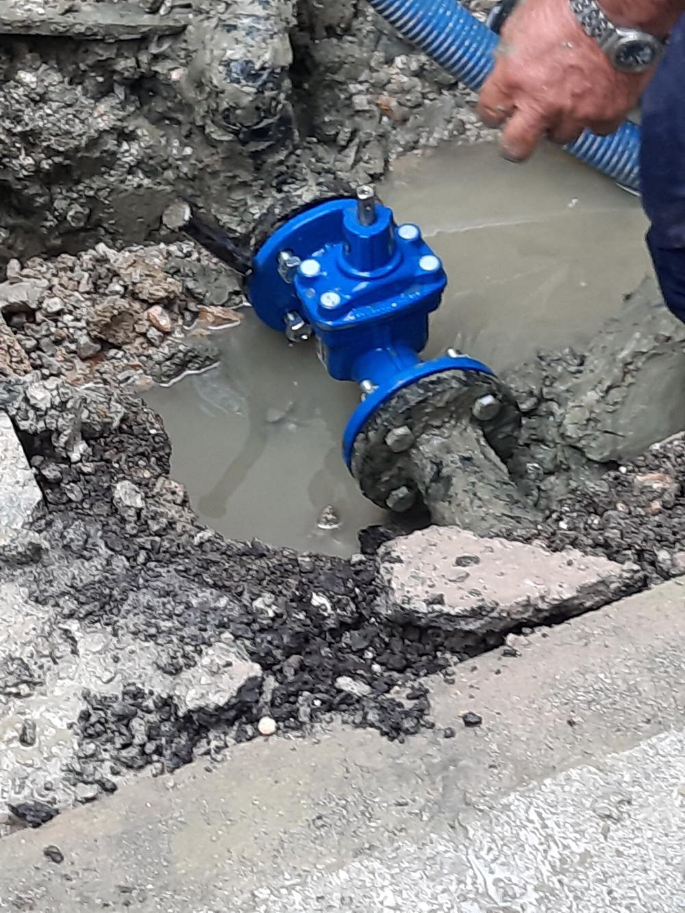 Služba za održavanje vodovodne mreže i objekata:  RADOVI NA VODOVODNOJ MREŽI 