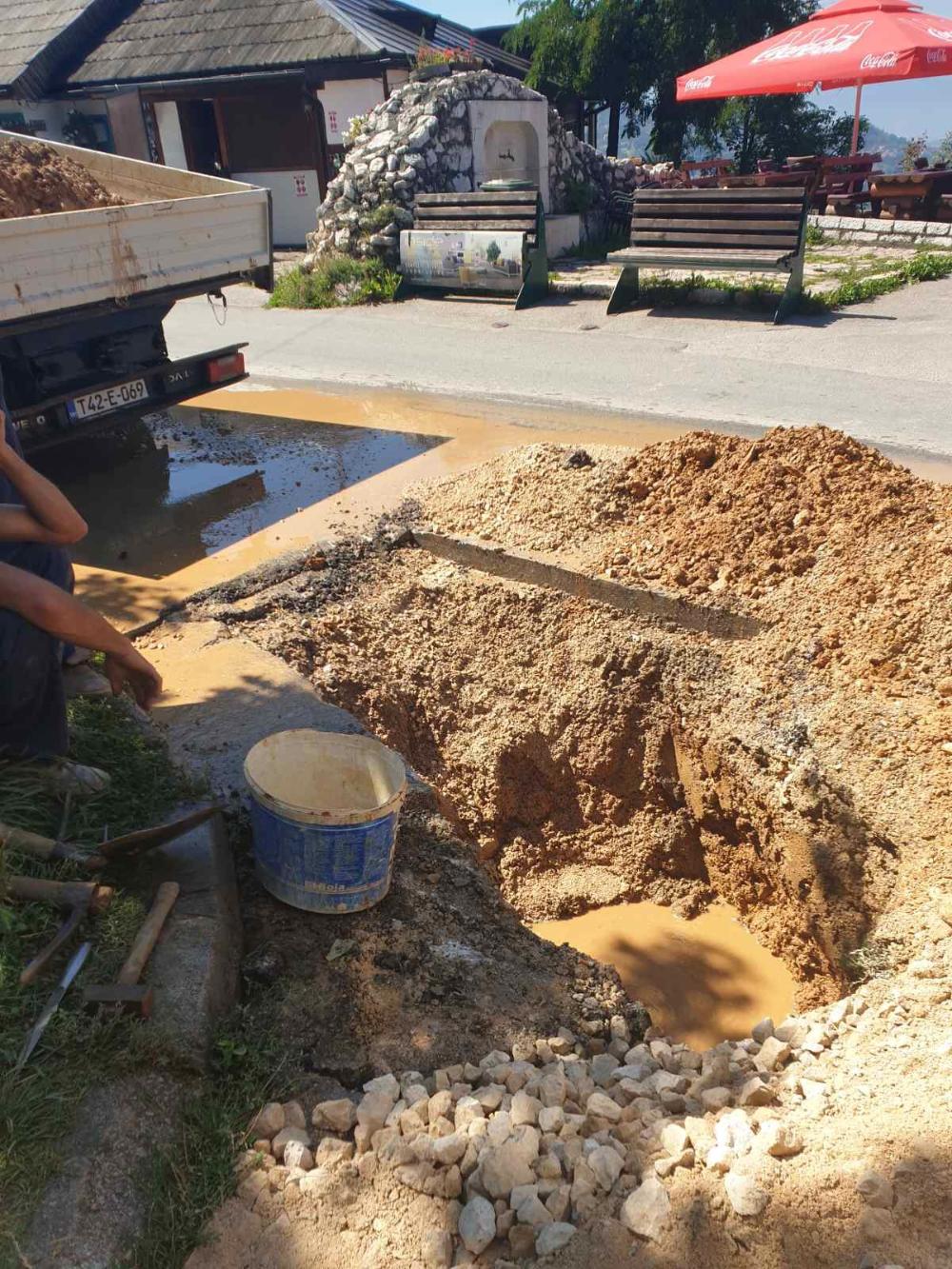 Služba za održavanje vodovodne mreže i objekata:  RADOVI NA VODOVODNOJ MREŽI 