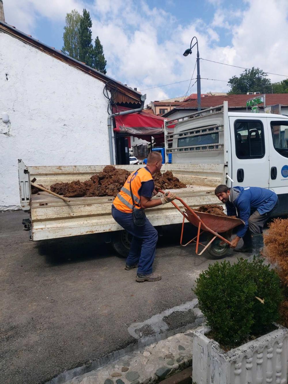 Služba za održavanje kanalizacione mreže i objekata: IZRADA KANALIZACIONOG PRIKLJUČKA