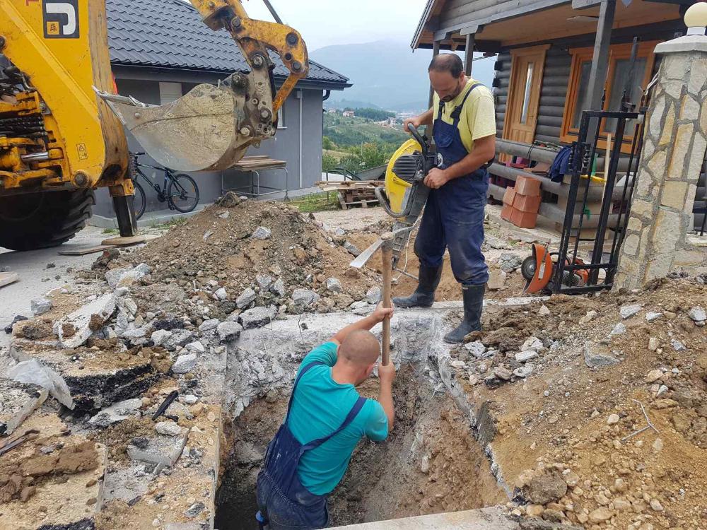 Služba za održavanje vodovodne mreže i objekata:  RADOVI NA VODOVODNOJ MREŽI 