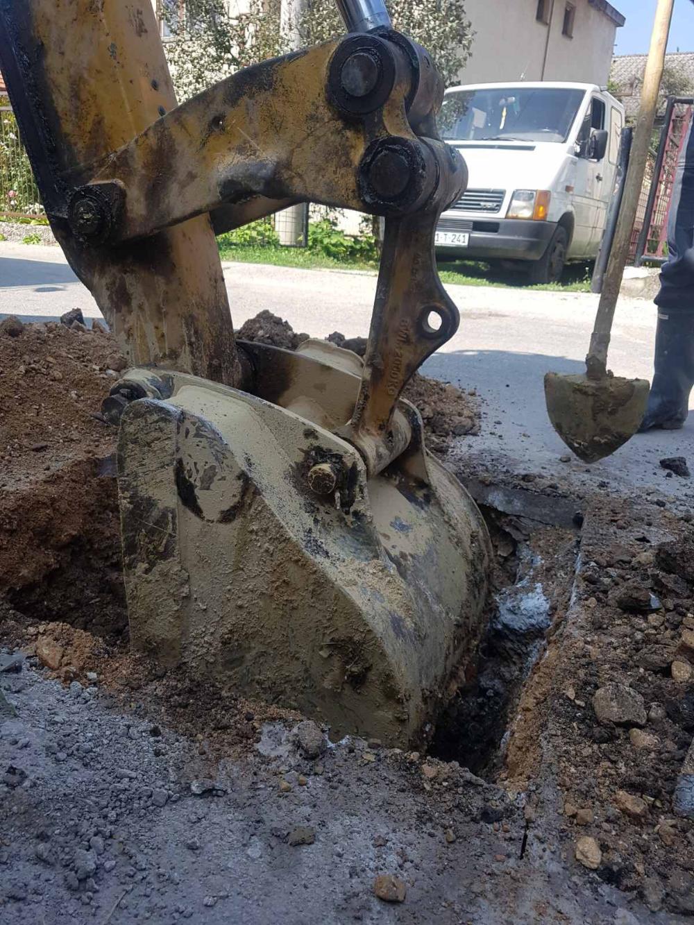 Služba za održavanje vodovodne mreže i objekata:  POPRAVKE KVAROVA NA VODOVODNOJ MREŽI 