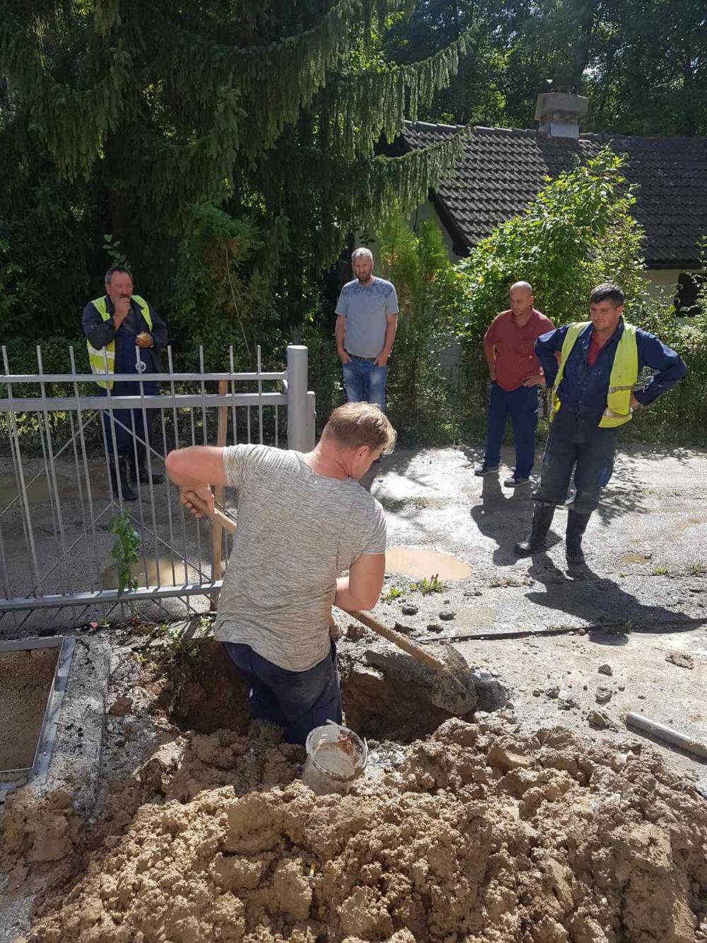 Služba za održavanje vodovodne mreže i objekata:  RADOVI NA VODOVODNOJ MREŽI  