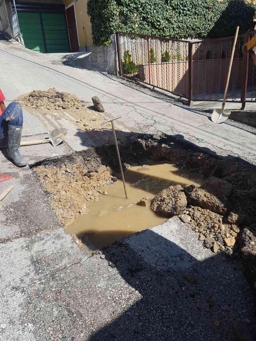 Služba za održavanje vodovodne mreže i objekata:  RADOVI NA VODOVODNOJ MREŽI  