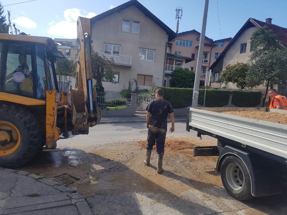Služba za održavanje vodovodne mreže i objekata:  RADOVI NA VODOVODNOJ MREŽI