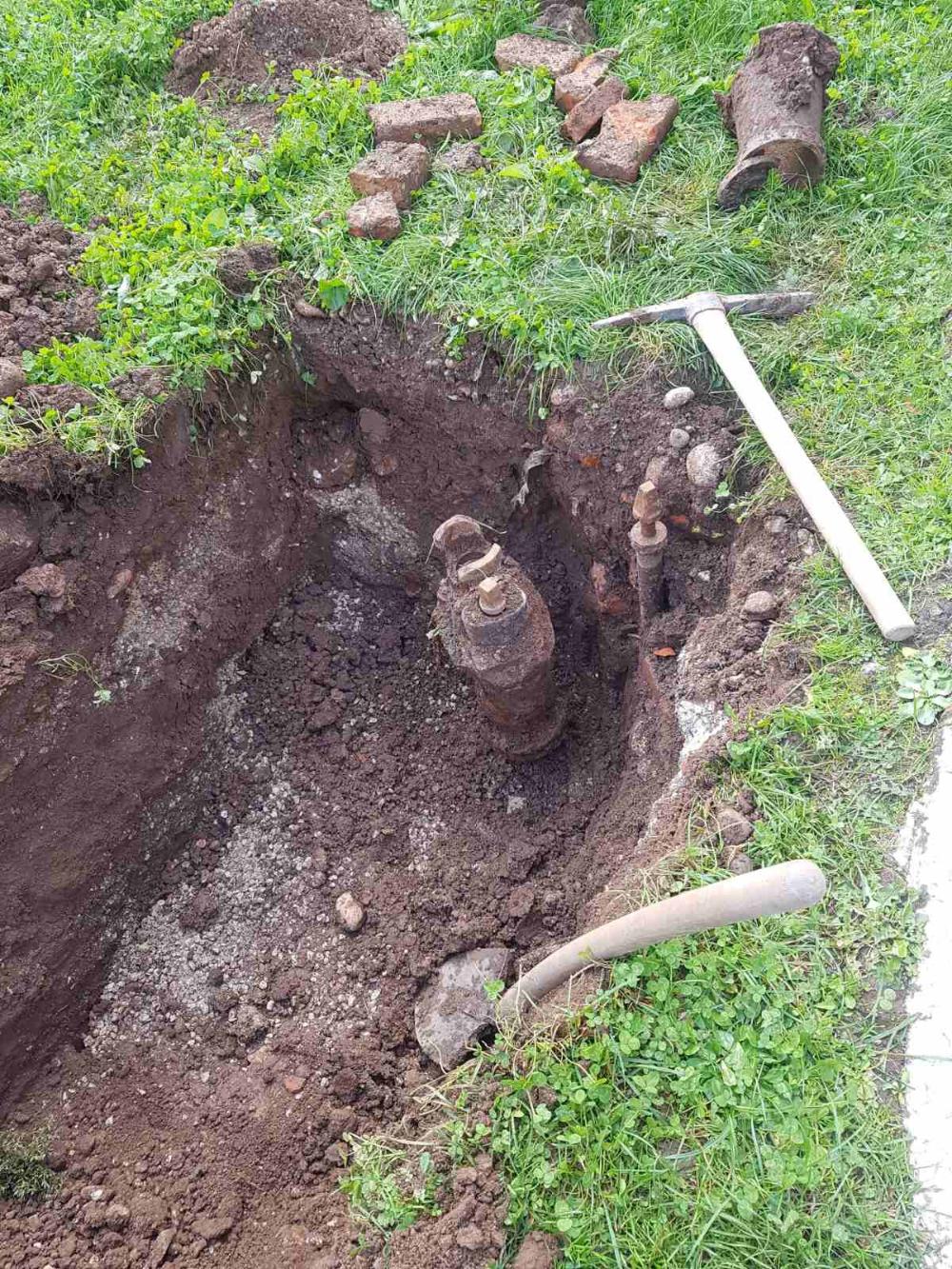 Služba za održavanje vodovodne mreže i objekata:  RADOVI NA VODOVODNOJ MREŽI