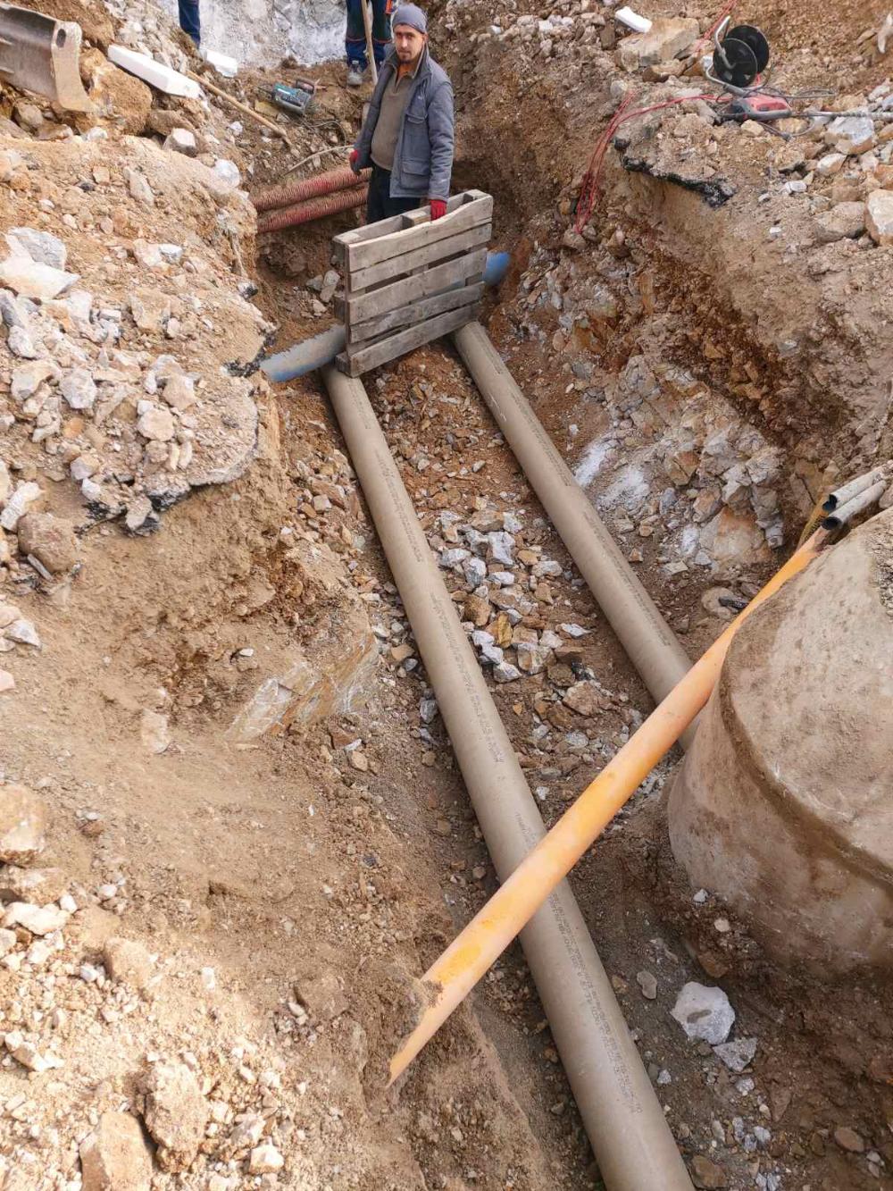 Služba za održavanje kanalizacione mreže i objekata: RADOVI NA IZRADI I MONTAŽI KANALIZACIONIH PRIKLJUČAKA
