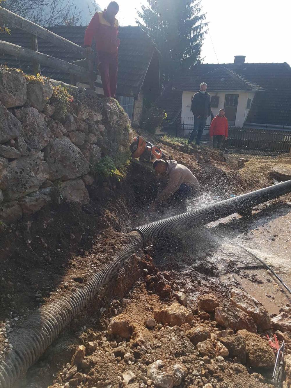 Služba za održavanje vodovodne mreže i objekata:  RADOVI NA VODOVODNOJ MREŽI