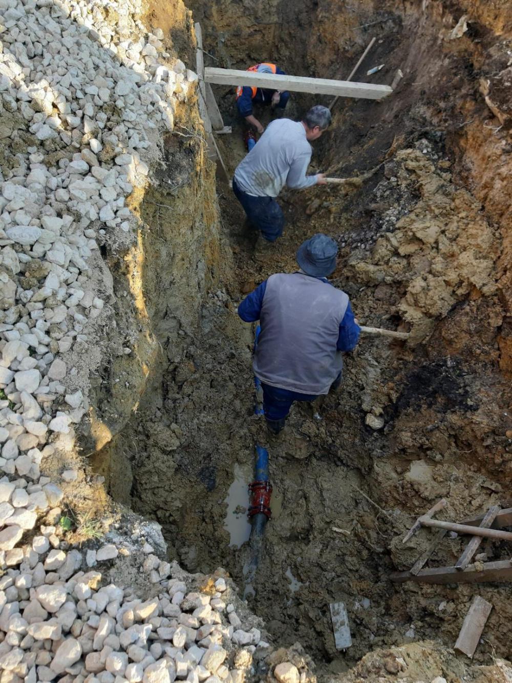 Služba za održavanje vodovodne mreže i objekata:  RADOVI NA VODOVODNOJ MREŽI