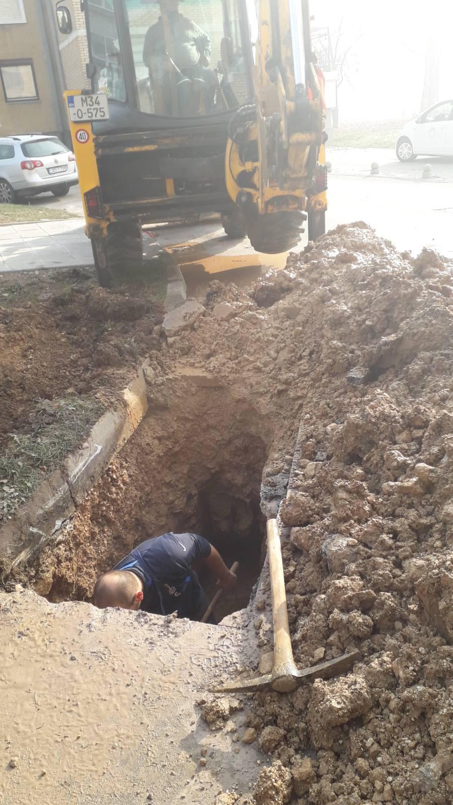 Služba za održavanje vodovodne mreže i objekata:  RADOVI NA VODOVODNOJ MREŽI