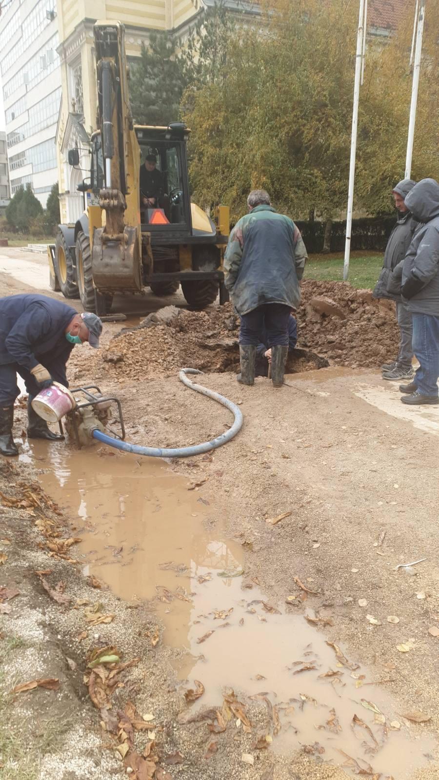 Služba za održavanje vodovodne mreže i objekata:  POPRAVKE KVAROVA I PREBACIVANJE PRIKLJUČAKA NA VODOVODNOJ MREŽI
