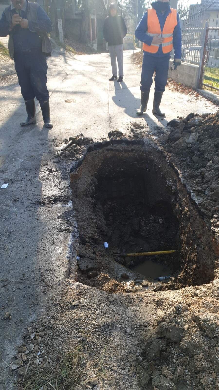 Služba za održavanje vodovodne mreže i objekata:  RADOVI NA VODOVODNOJ MREŽI