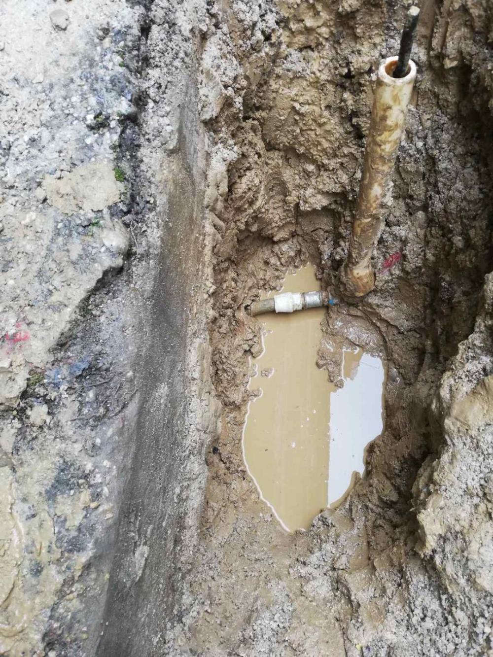 Služba za održavanje vodovodne mreže i objekata:  RADOVI NA VODOVODNOJ MREŽI