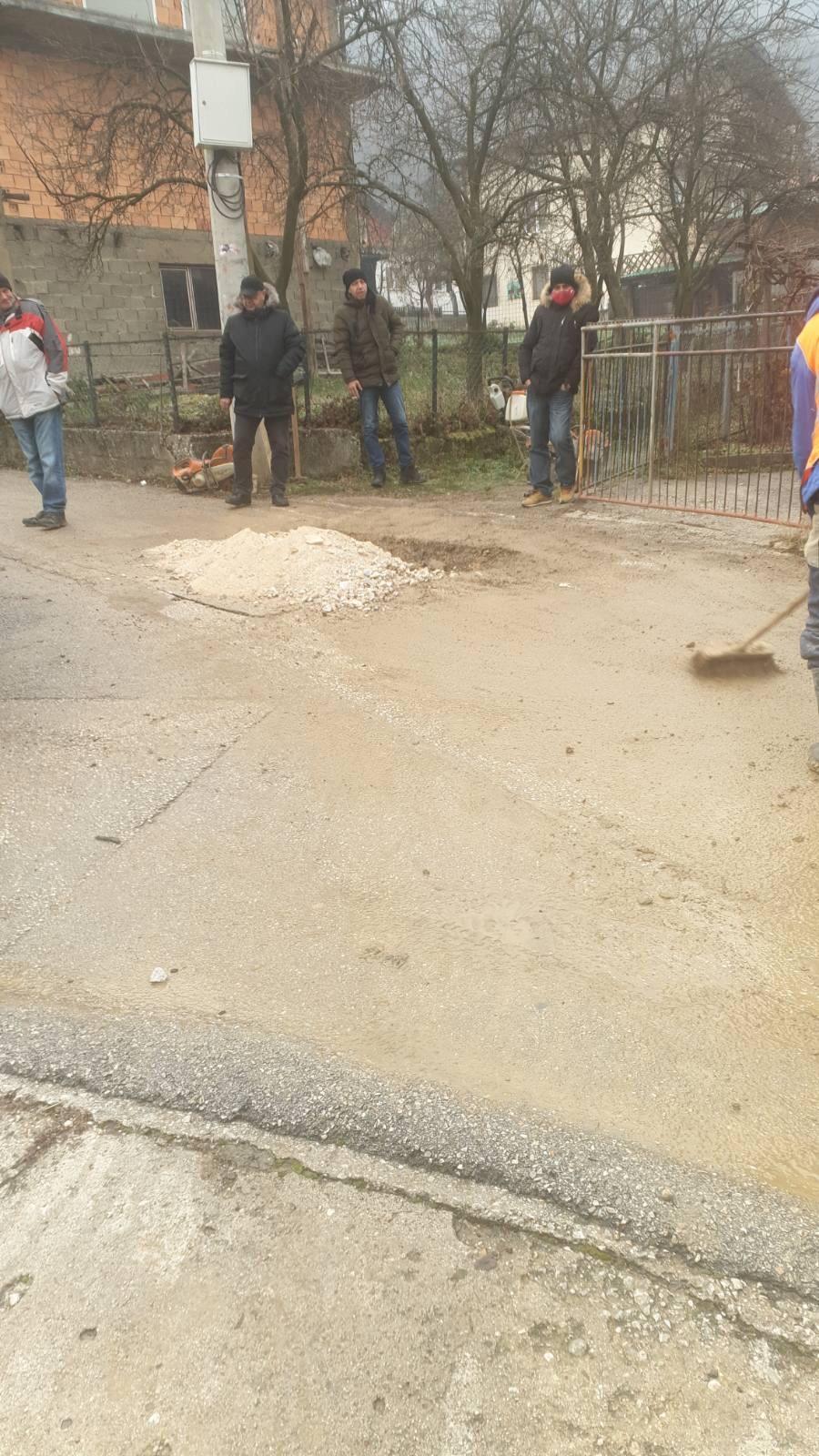 Služba za održavanje vodovodne mreže i objekata:  RADOVI NA VODOVODNOJ MREŽI