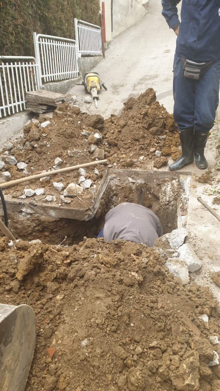 Služba za održavanje vodovodne mreže i objekata:  RADOVI NA VODOVODNOJ MREŽI