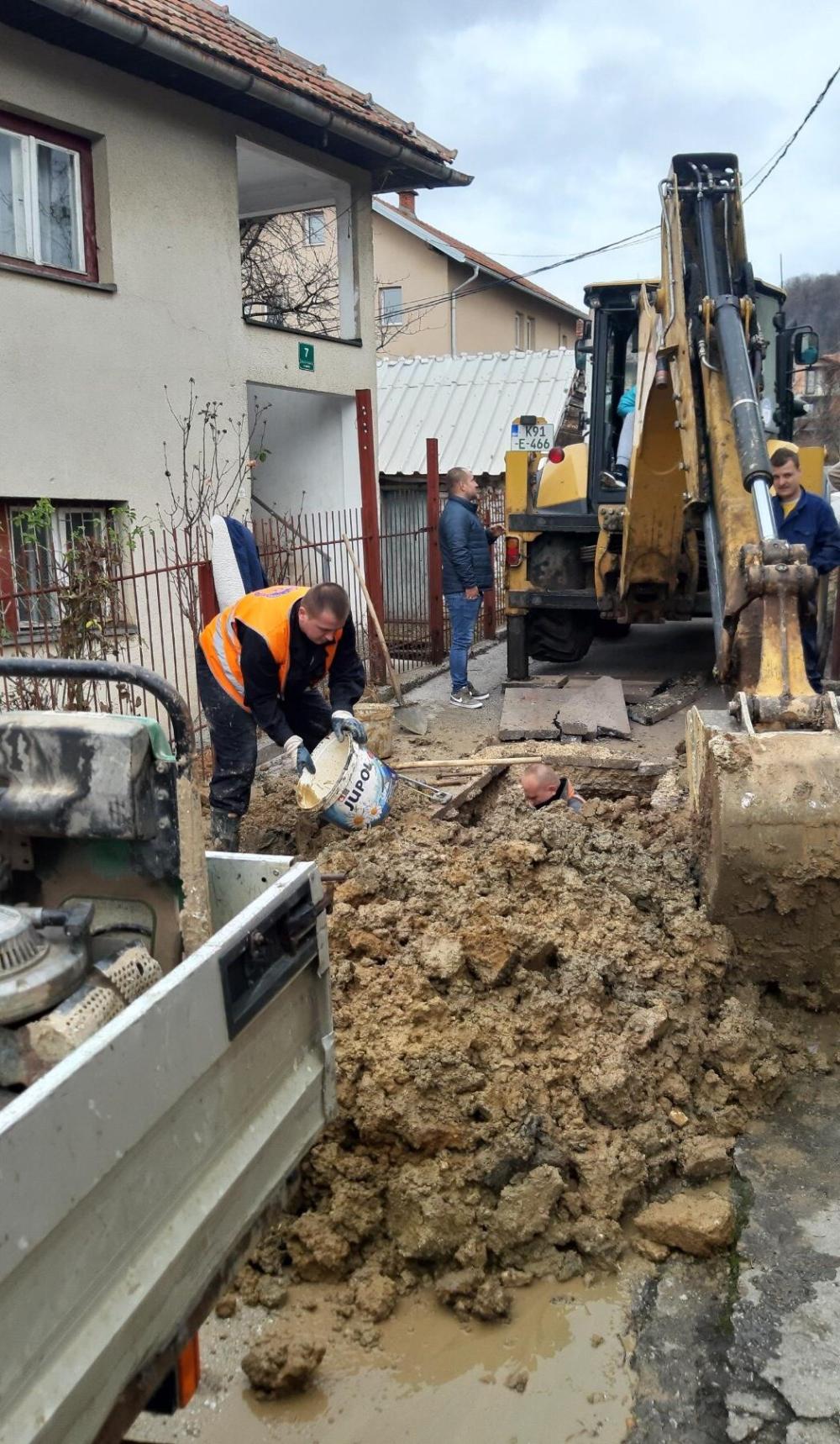 Služba za održavanje vodovodne mreže i objekata:  RADOVI NA VODOVODNOJ MREŽI
