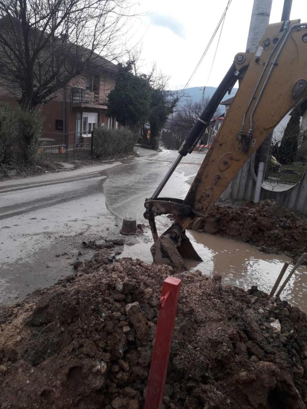 Služba za održavanje vodovodne mreže i objekata:  RADOVI NA VODOVODNOJ MREŽI