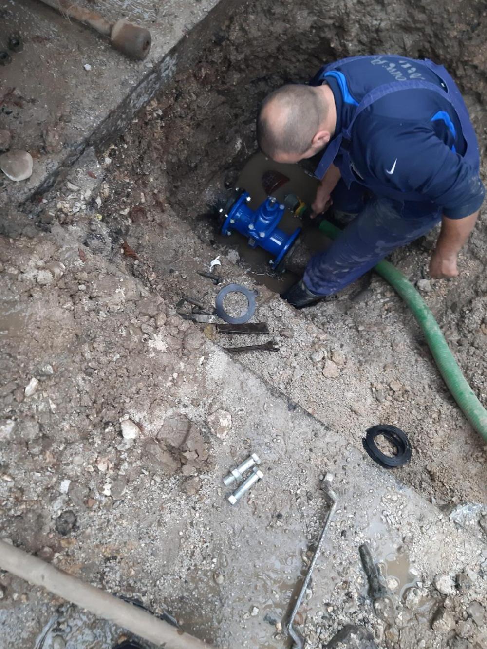 Služba za održavanje vodovodne mreže i objekata:  RADOVI NA VODOVODNOJ MREŽI
