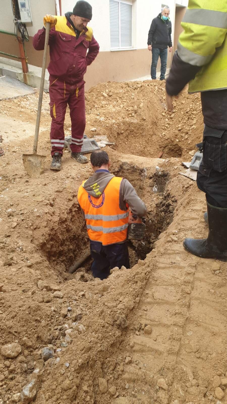 Služba za održavanje vodovodne mreže i objekata:  RADOVI NA VODOVODNOJ MREŽI