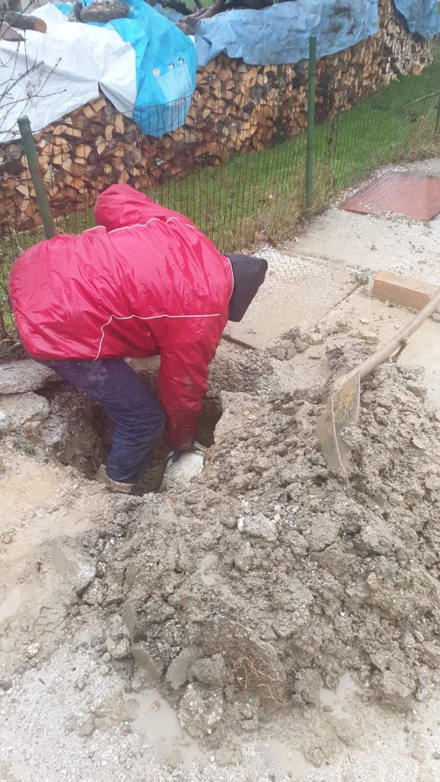 Služba za održavanje vodovodne mreže i objekata:  RADOVI NA VODOVODNOJ MREŽI