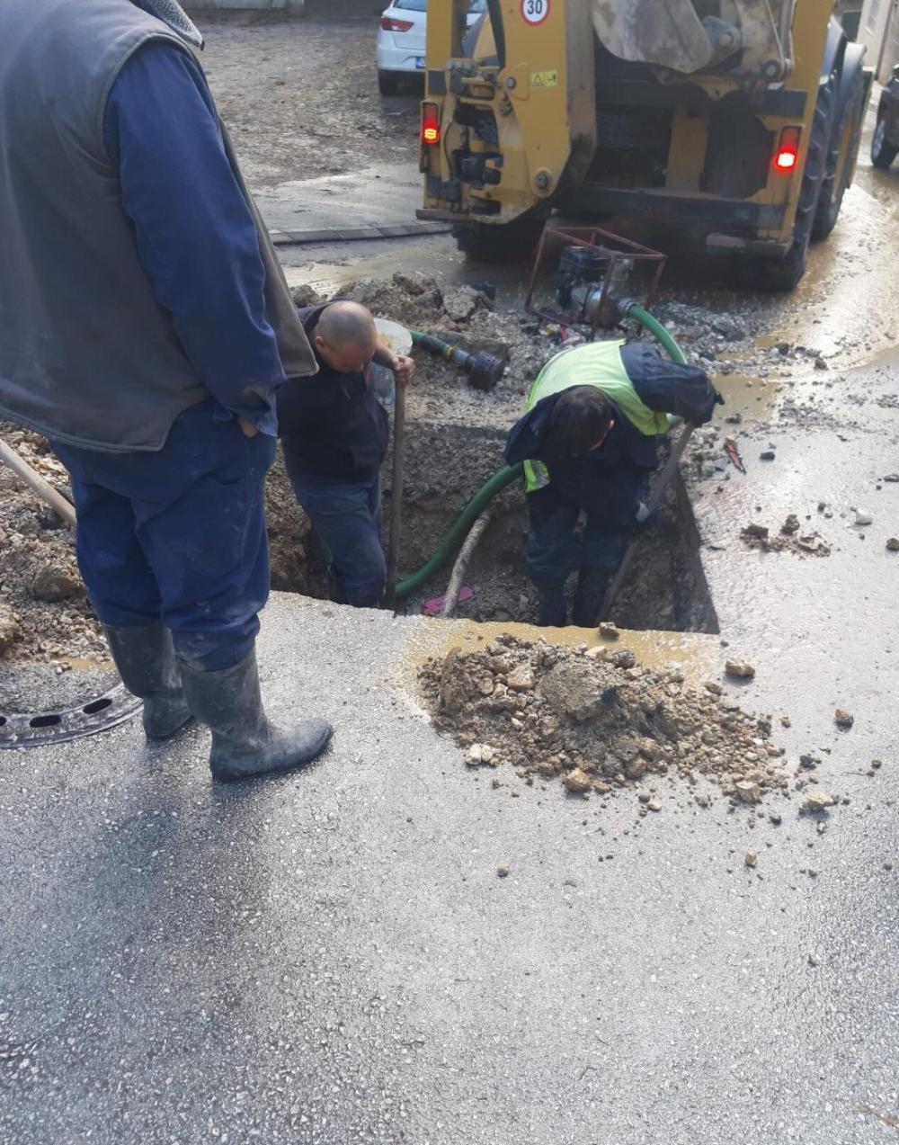 Služba za održavanje vodovodne mreže i objekata:  RADOVI NA VODOVODNOJ MREŽI