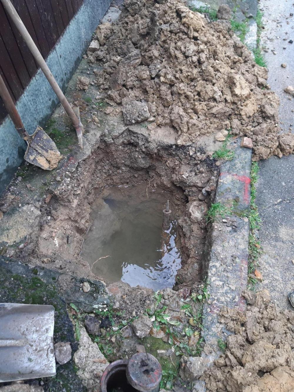 Služba za održavanje vodovodne mreže i objekata:  RADOVI NA VODOVODNOJ MREŽI