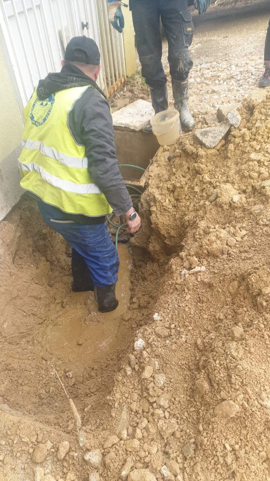 Služba za održavanje vodovodne mreže i objekata:  RADOVI NA VODOVODNOJ MREŽI