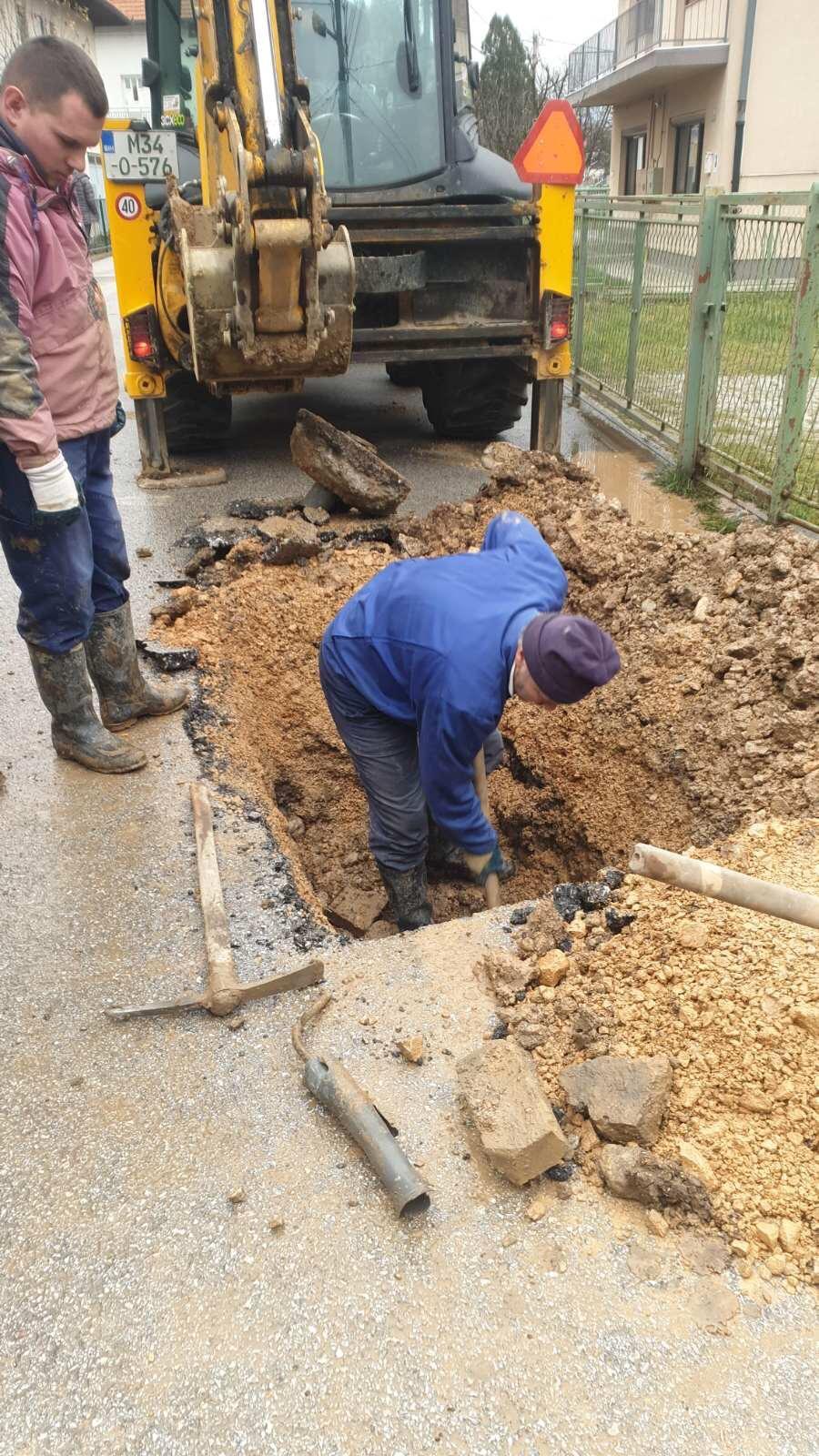 Služba za održavanje vodovodne mreže i objekata:  RADOVI NA VODOVODNOJ MREŽI